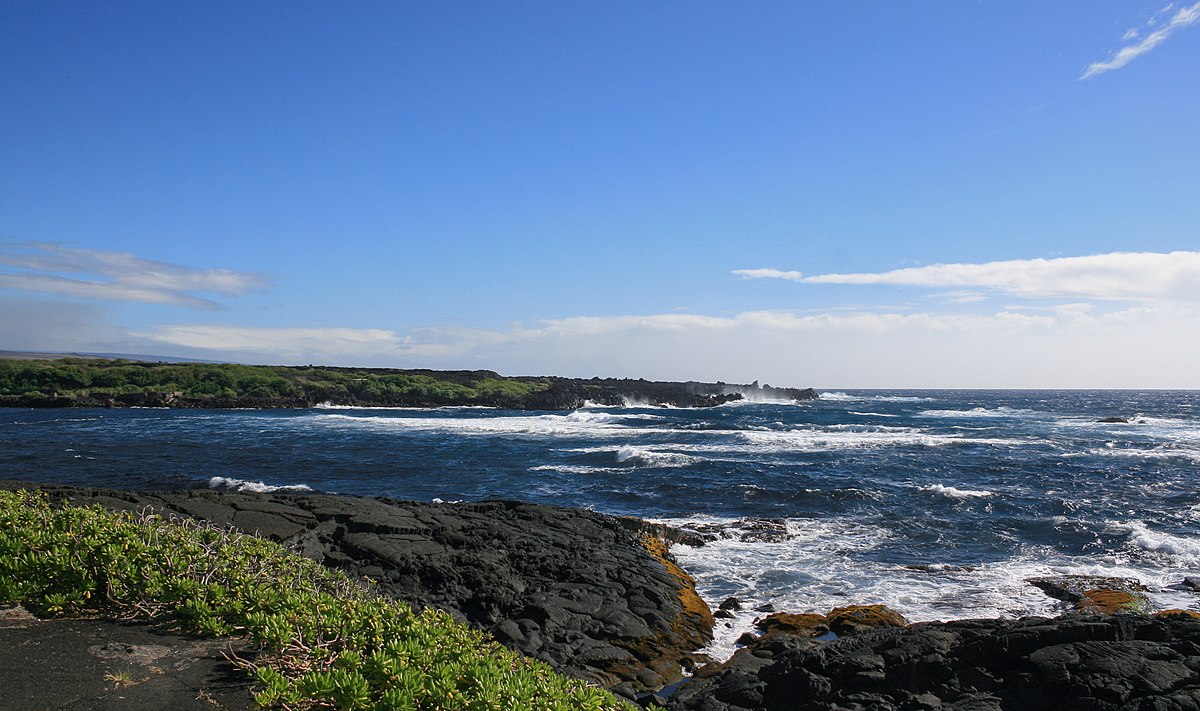Visit Punaluʻu Responsibly 18 1200px-Punaluu_Black_Sand_Beach,_Hawaii,_USA4